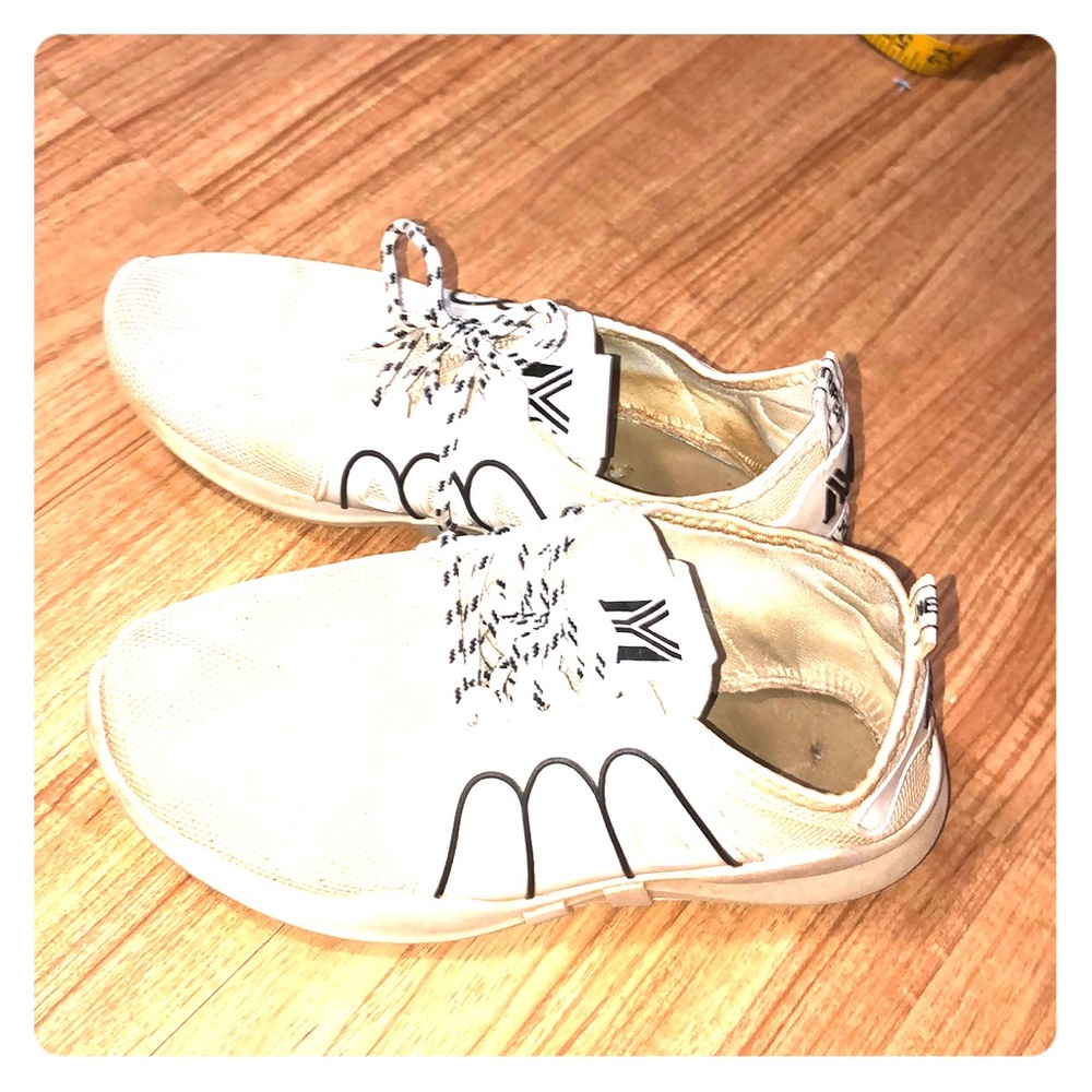 White tennis shoes
